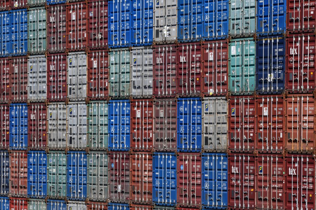 Australian export prices have fallen for the first time since 2017 (Joel Carrett/AAP PHOTOS)