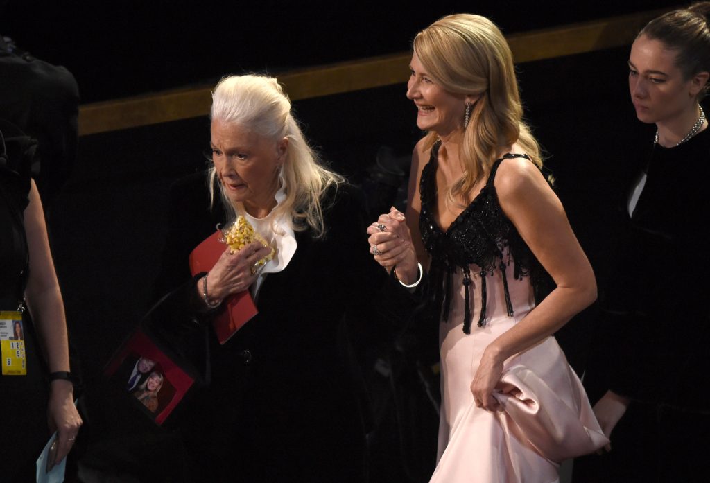 Diane Ladd (left) with her daughter Laura Dern at the Oscars at the Dolby Theatre in Los Angeles, where Dern took home the best supporting actress statue.  (Photo: AP Photo/Chris Pizzello)