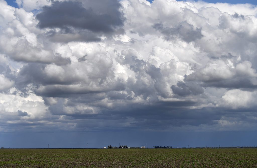 The Bureau of Meteorology is forecasting average rainfall for most of the country in autumn. (Photo: AAP Image/Dan Peled) 