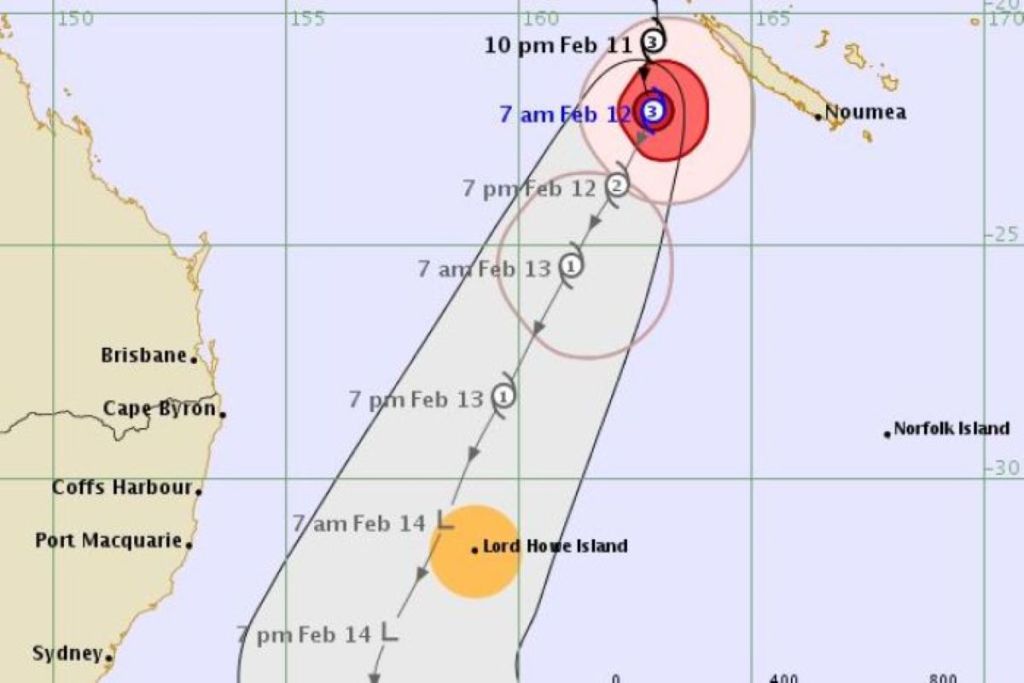 Thumbnail for Cyclone Uesi set to bring heavy swells to Qld coast