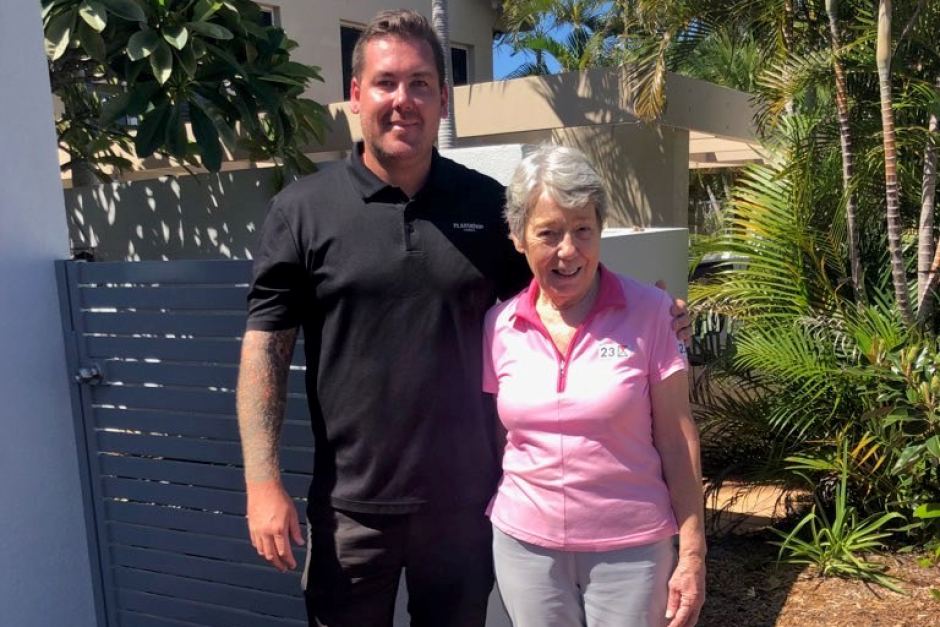 Sue Mantle's neighbour Taylor Clarke dropped a note in her letterbox offering to help. (Supplied)