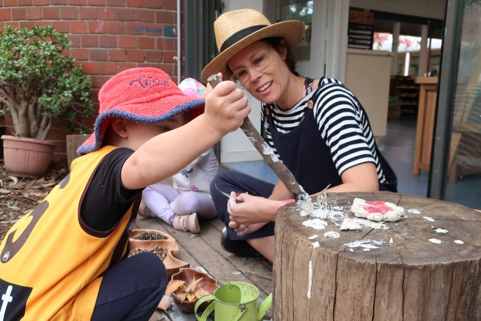 As concerns grow about COVID-19, parents are wondering which activities are safe and which they should be avoiding. (ABC News: Margaret Paul)