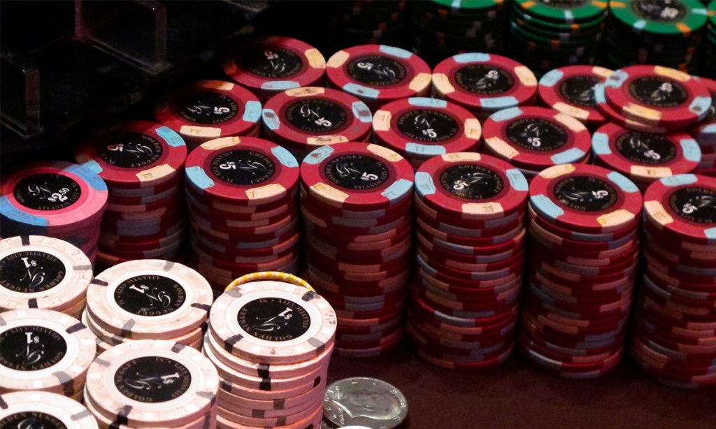 Thumbnail for 16,000 workers stood down as Star shutters gambling, Virgin cuts more flights