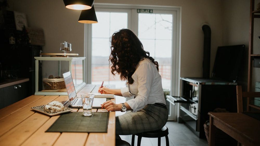Workplaces have been forced to adopt an honour system with so many staff now working from home. (Flickr/Nenad Stojkovic, CC BY)