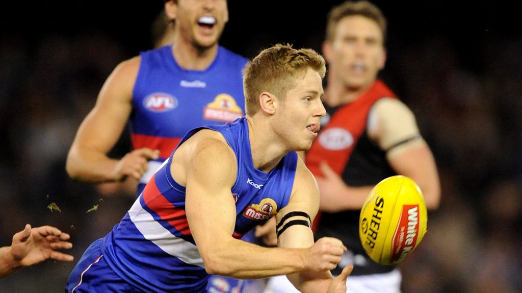 Lachlan Hunter of the Western Bulldogs runs with the ball, during the Round 18 AFL match between the Western Bulldogs and Essendon Bombers (Photo: AAP Image/Joe Castro)