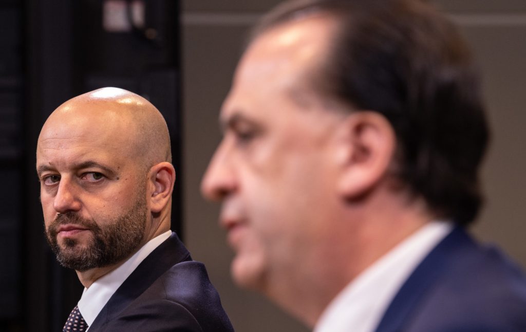 Outgoing National Rugby League Chief Executive Officer Todd Greenberg and Australian Rugby League Commission Chairman Peter V’landys . (AAP Image/James Gourley) 