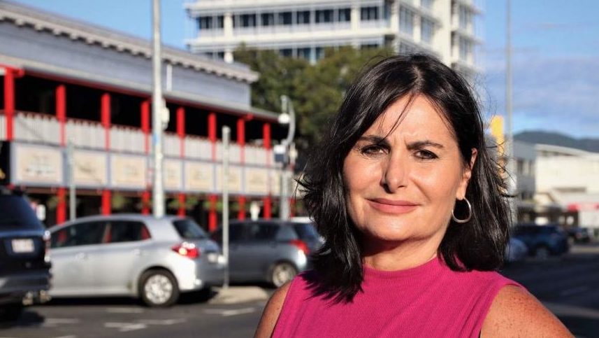 Travel agent Mercedes Gonzalez recalls Sydney to Cairns return airfares costing upwards of $900 return after Ansett's demise.

ABC News: Marian Faa