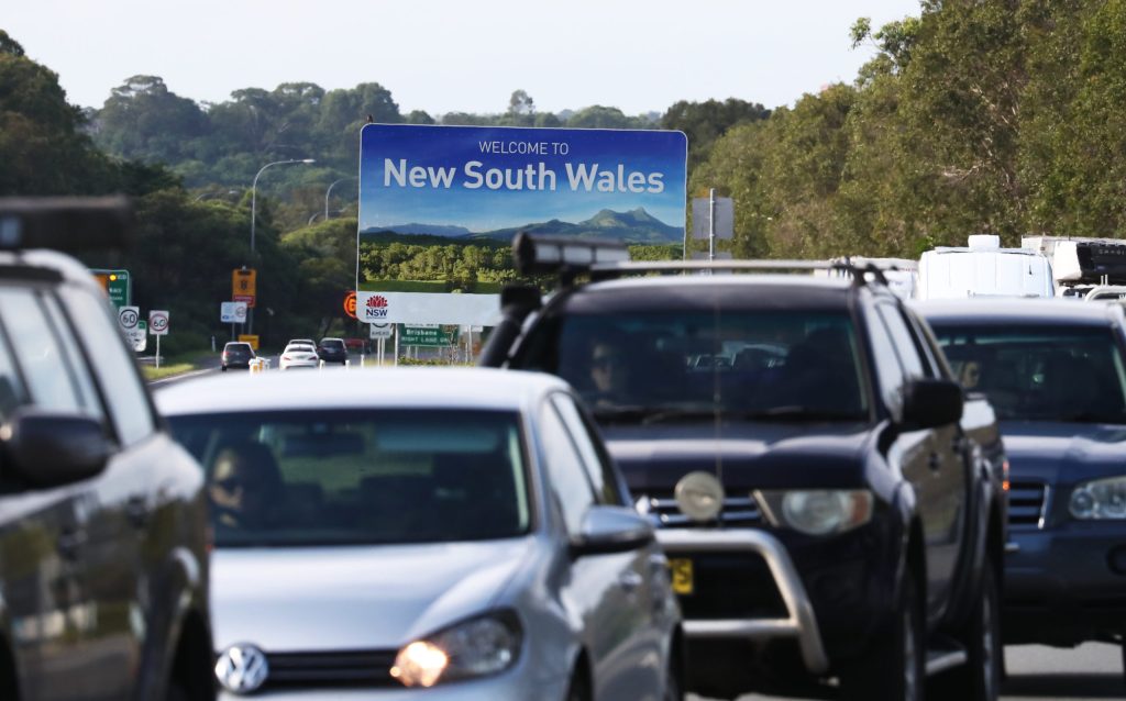 The last impediment to travel between NSW and Queensland will be lifted on February 1. (AAP Image/Jason O'Brien) 