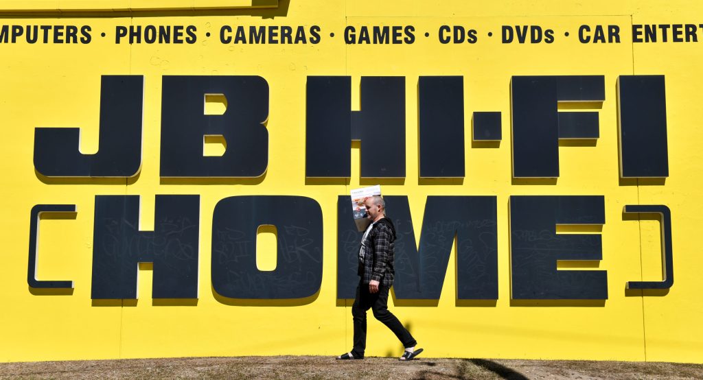 A customer is seen outside a JB Hi-Fi store in Brisbane. . (AAP Image/Darren England) 