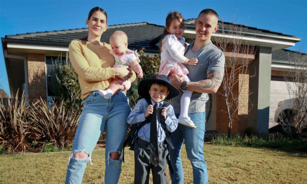 Kaitlin and Alan Mann said living regionally enabled them to avoid the FIFO lifestyle.(ABC News: Billy Cooper)