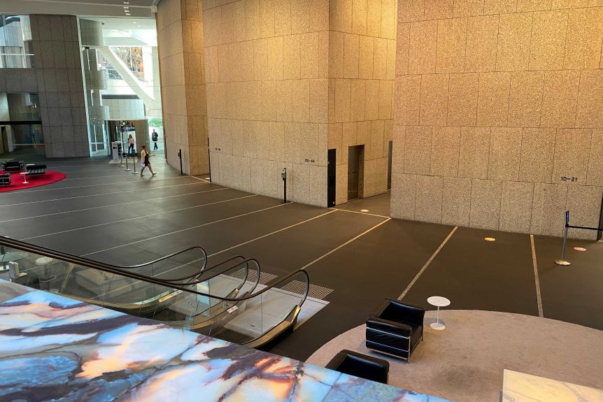 Once thriving office lobbies, like Grosvenor Place in Sydney, are now empty halls as professionals continue to work from home.(ABC News: Rachel Pupazzoni)
