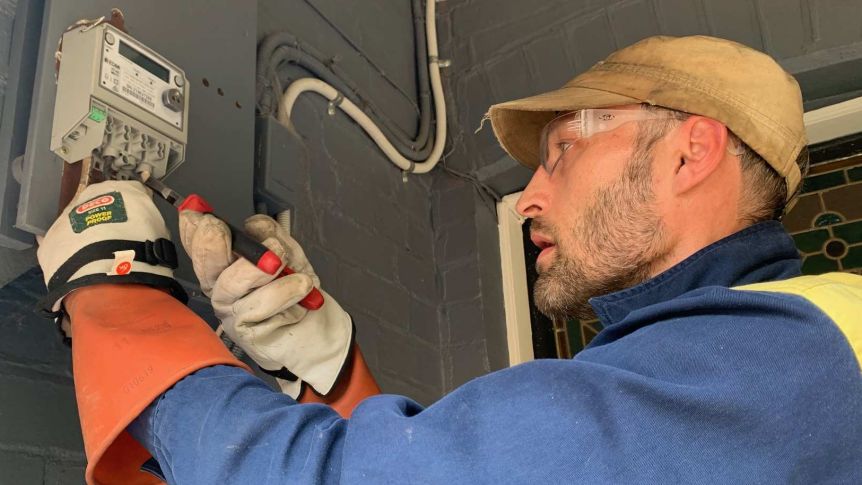 Smart meters are being installed in homes around Australia by Amazon. (Photo: ABC image)