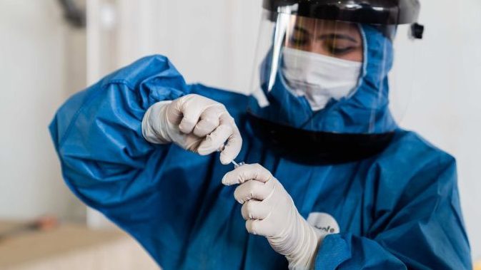 More than 10,000 samples connected to criminal activity are sitting untested in the Queensland forensics lab. (Image: AAP)