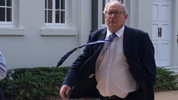 Thumbnail for Lawyer narrowly avoids prison after offering drunken bribe to police