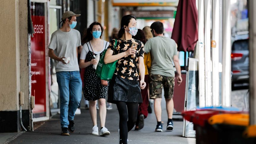Melbourne's 14-day rolling average of new coronavirus cases has been steadily falling during October. (Photo: ABC News: John Graham)