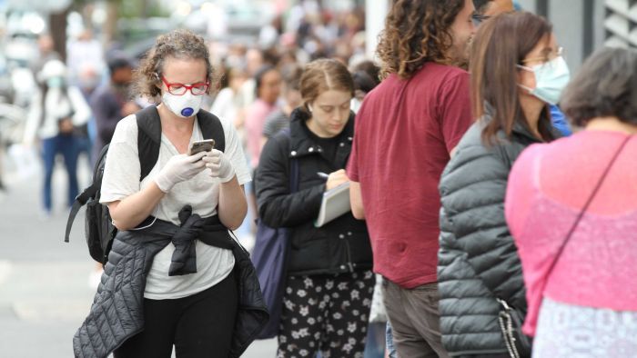 Long Centrelink lines seen early in the pandemic. Photo: ABC