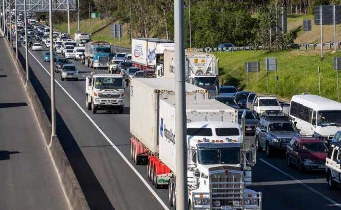 Level crossings add to traffic delays during the morning peak. (AAP photo).