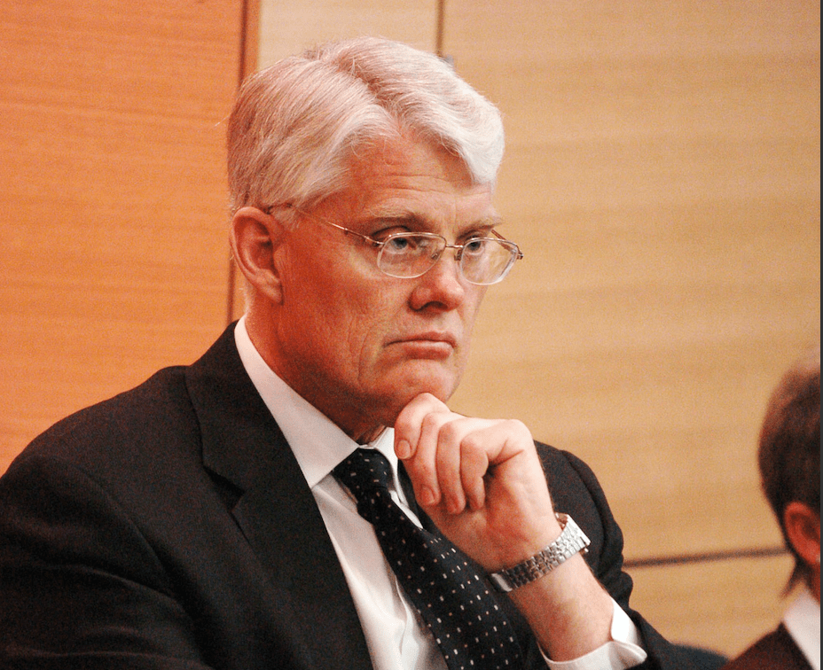 Former Queensland Health director-general Robert Stable. (Photo: AAP Image/Tony Phillips)