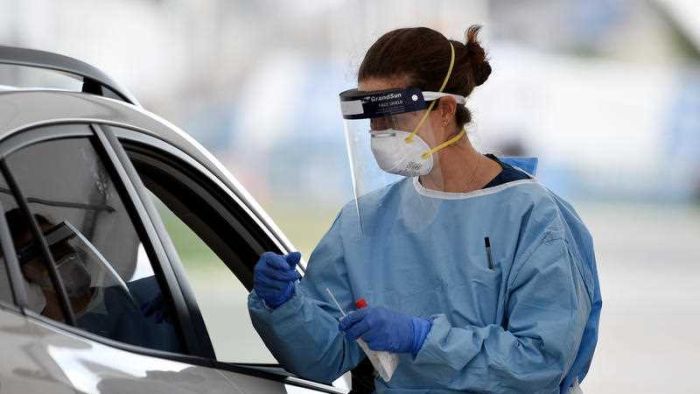 A strategy of rolling out the vaccine for COVID-19 will be discussed before the cabinet tomorrow. Photo: ABC