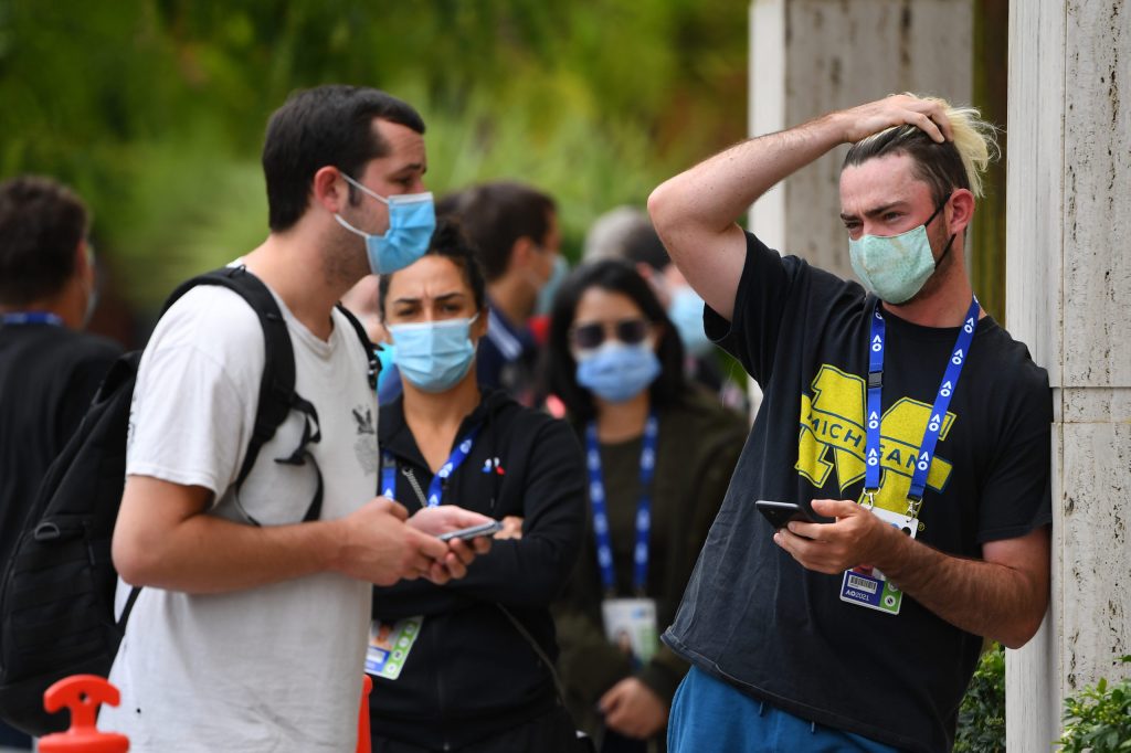 Thumbnail for Hundreds isolate in Melbourne after new virus case but Australian Open set to go ahead