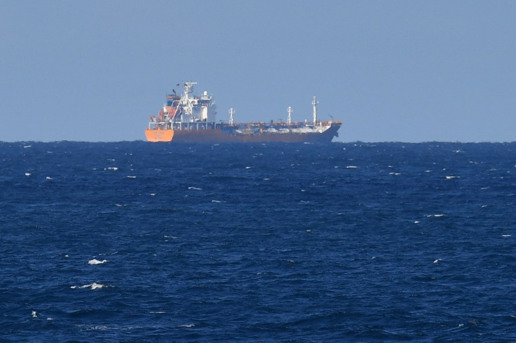 Thumbnail for Virus ship off Qld coast produces three more cases