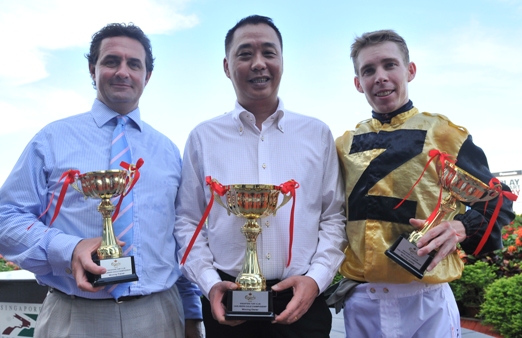 Dr Wong Yew Choy (centre) has enjoyed success on the track at the Singapore Turf, but allegedly has reneged on a $43 million gambling debt with Star Gold Coast (Pic, Singapore Turf Club)
