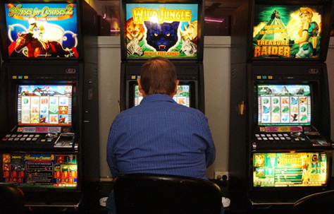 A new federally-funded system will make it easier to lock problem gamblers out of the system.  (AAP Image/Mick Tsikas)