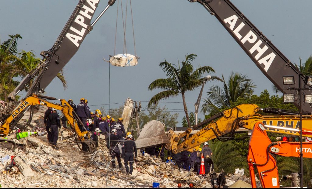 Thumbnail for Aussie couple confirmed as victims of Miami apartment collapse