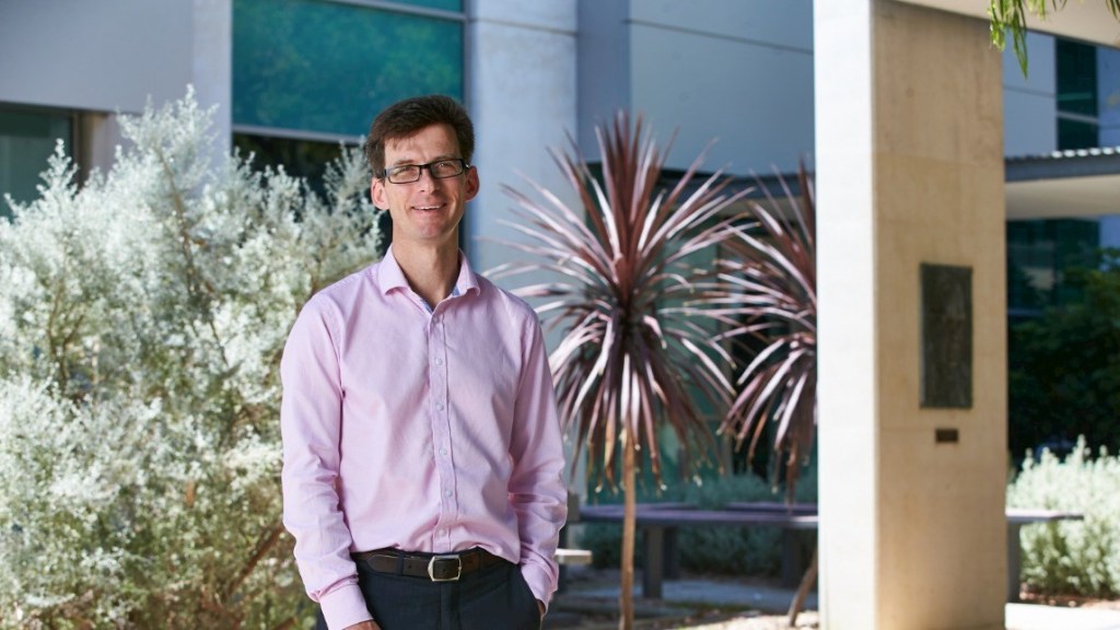 Christopher Blyth, who co-chairs the Australian Technical Advisory Group on Immunisation, said people under 60 should get the Pfizer vaccine. (Photo: University of WA)