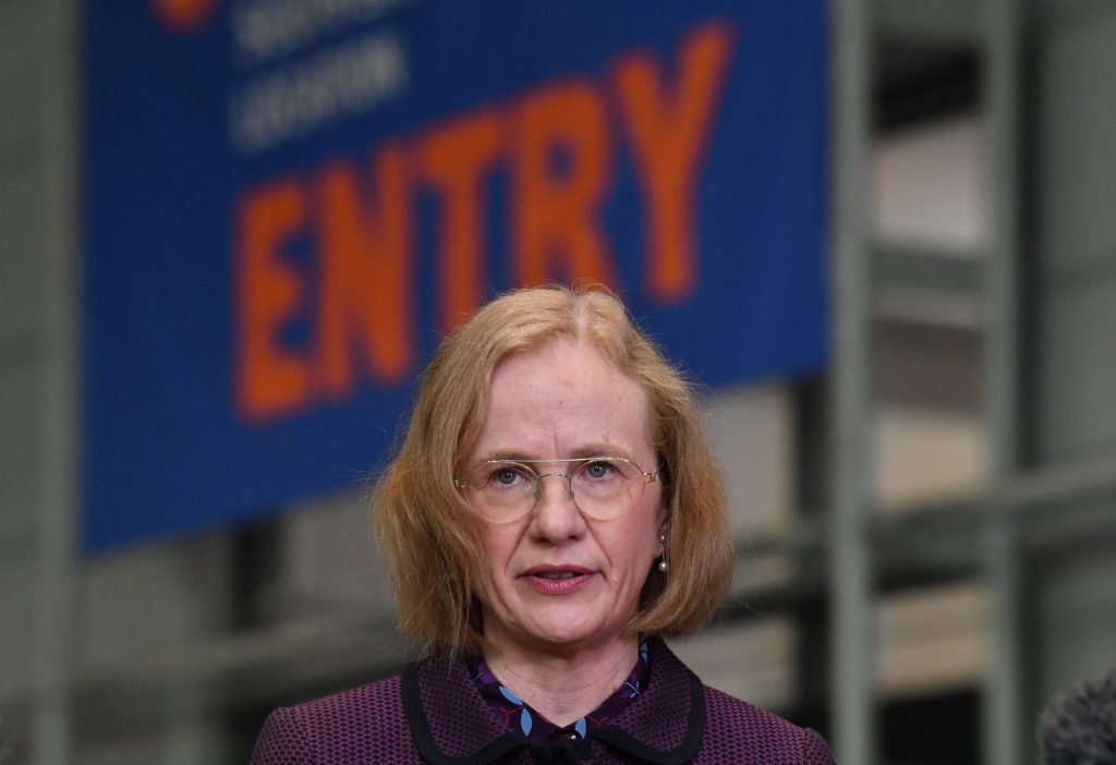 Thumbnail for Late surge in schools cluster but Queensland turns its attention to the border