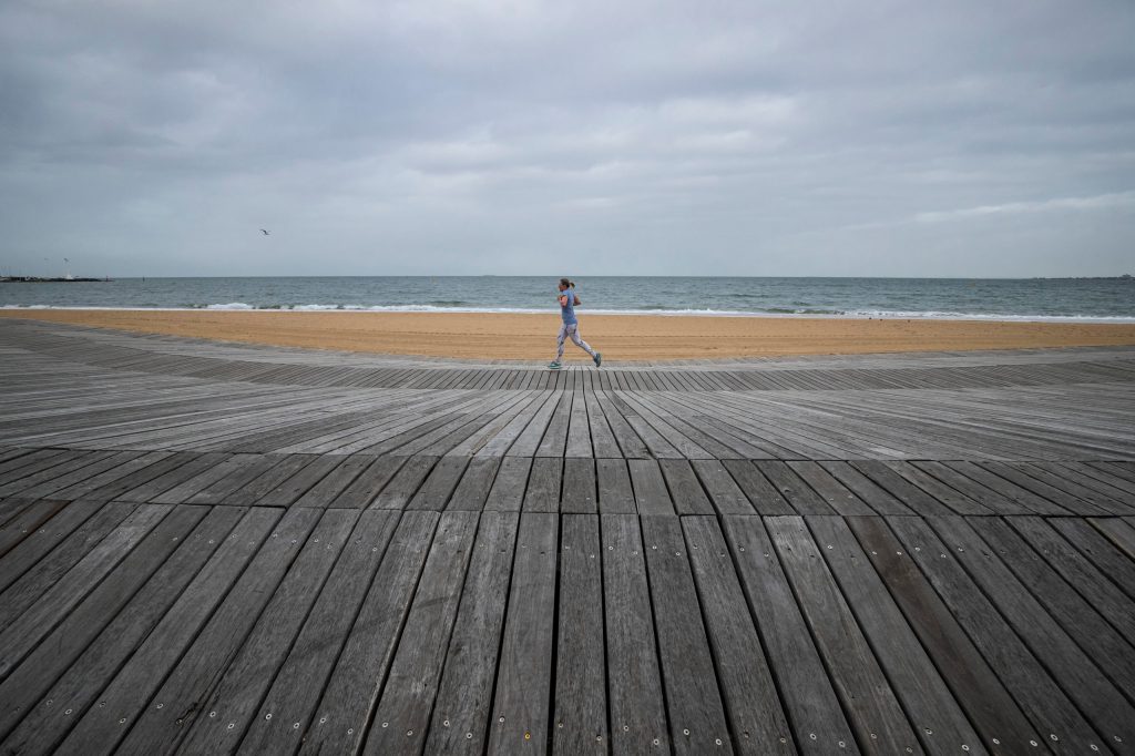 St Kilda foreshore in Melbourne, where a lockdown has been extended to at least August 19 to contain a growing outbreak of the Delta variant of COVID-19. (AAP Image/Daniel Pockett) 