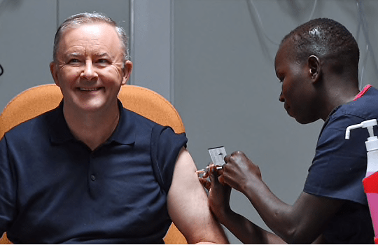 Thumbnail for Let the queues begin – as infections soar, Aussies over 30 join rush for fourth jab