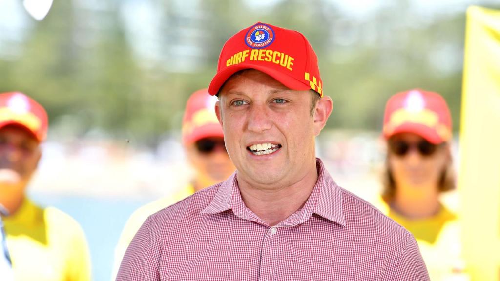 Deputy Premier Steven Miles has been opening pop-up vaccination clinics at coast landmarks. (Image: AAP)