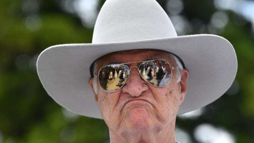 Thumbnail for Katter locked out of pub after failing to produce vaccination proof
