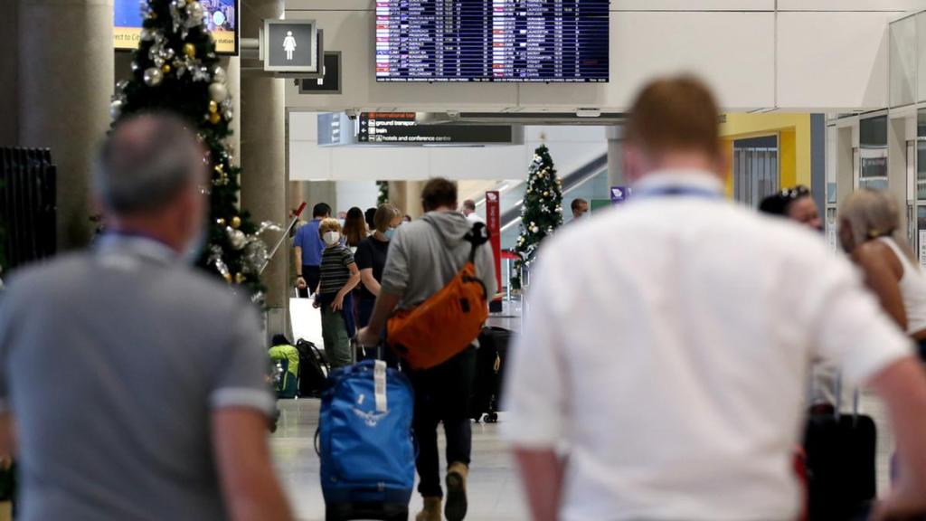 Queensland Health authorities fear a passenger who flew from Newcastle to Brisbane, and then on to Townsville, may have connections to a super spreader event. (AAP Image/Jono Searle) 