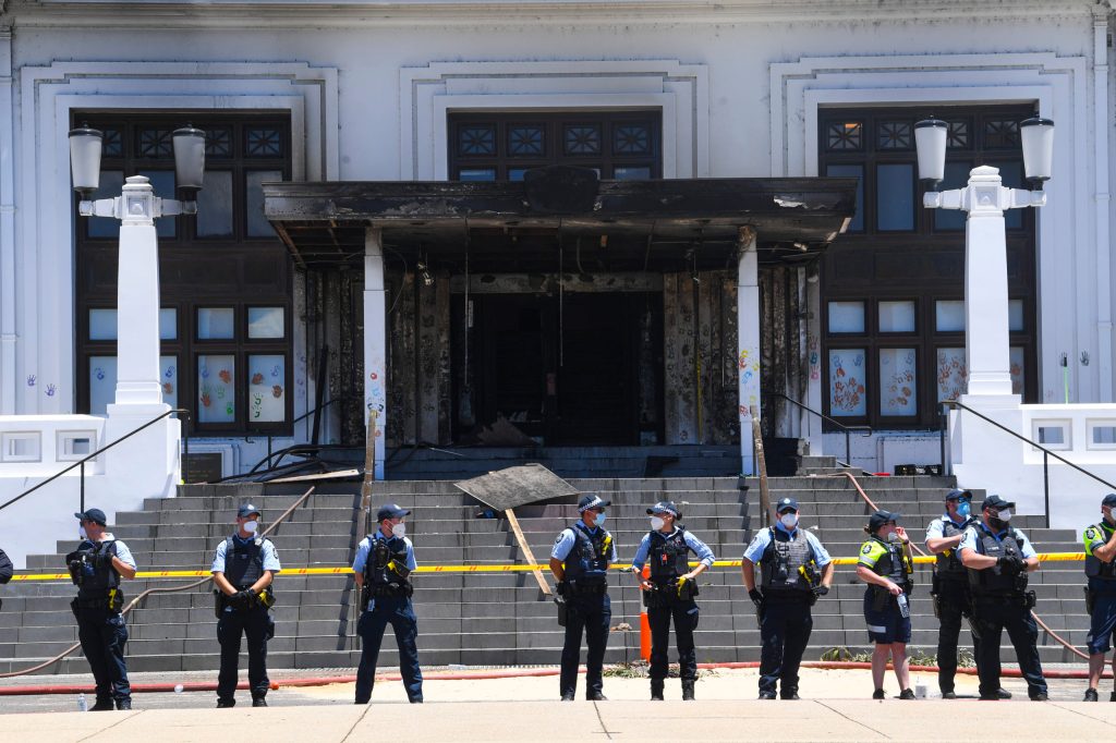 Thumbnail for Man who set old Parliament ablaze walks free on bail