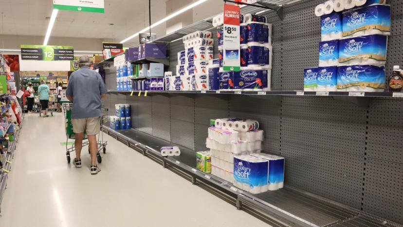 Supply chain worker shortages have the Federal Government considering radical measures, including encouraging retirees and the unemployed, to help fill roles left vacant by the Omicron surge. (File image). (AAP Image/Darren England) 