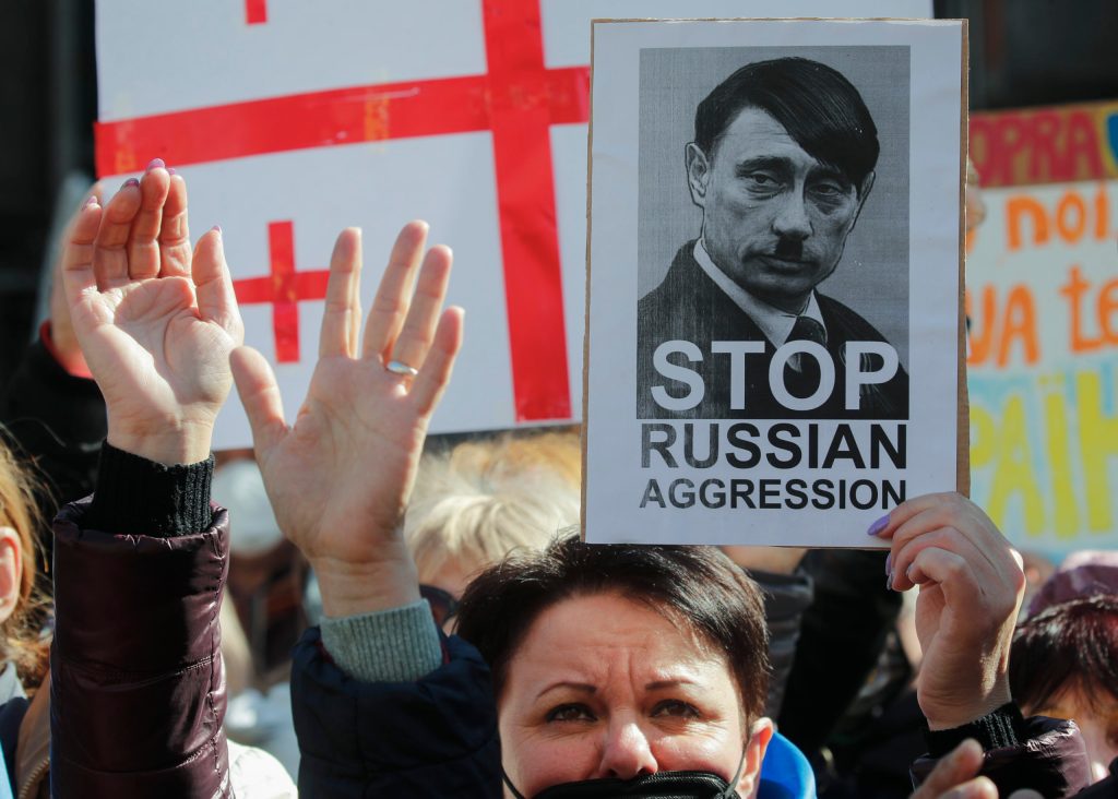Ukrainian community protests are having little effect on the advance of Russian troops. (Photo by IPA/Sipa USA)