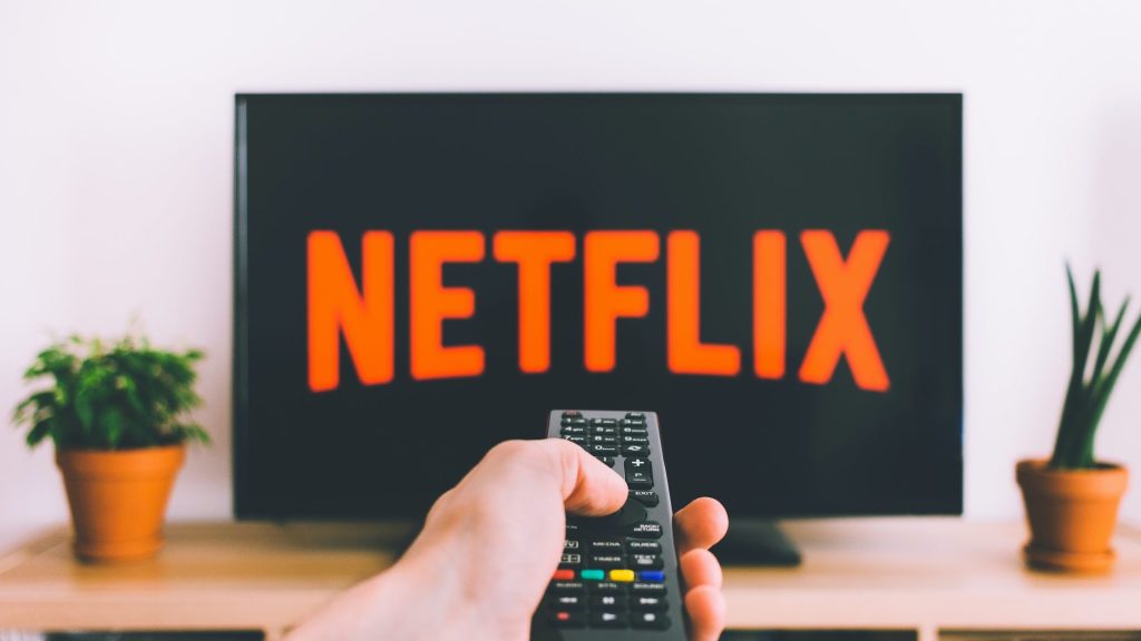 Thumbnail for Streaming away: Netflix loses 200,000 viewers in three months