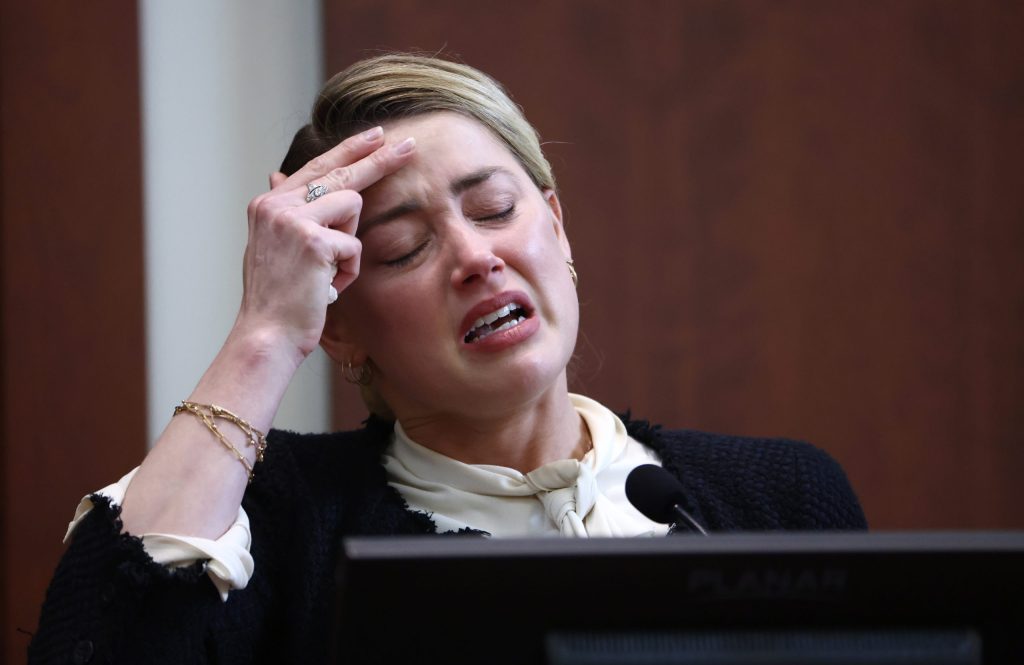 Actress Amber Heard reacts on the stand during the defamation trial at the Fairfax County Circuit Court.  EPA/JIM LO SCALZO / POOL