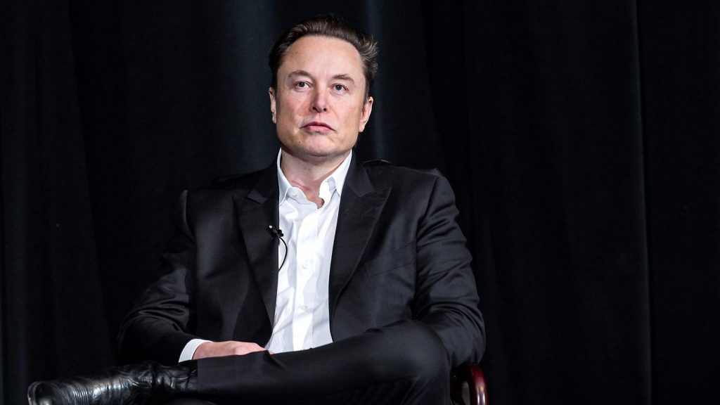 Thumbnail for Not satisfied with Twitter havoc, Musk turns focus to Apple