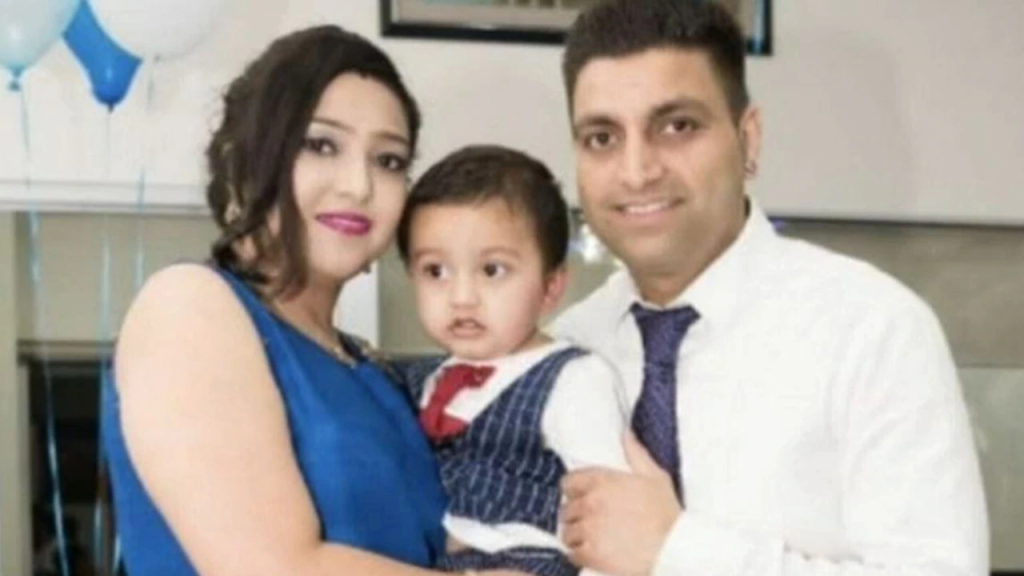 Hiyaan Kapil pictured with his parents. (Image: Facebook)