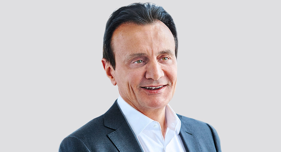 Thumbnail for Knighthood bestowed on Aussie AstraZeneca chief