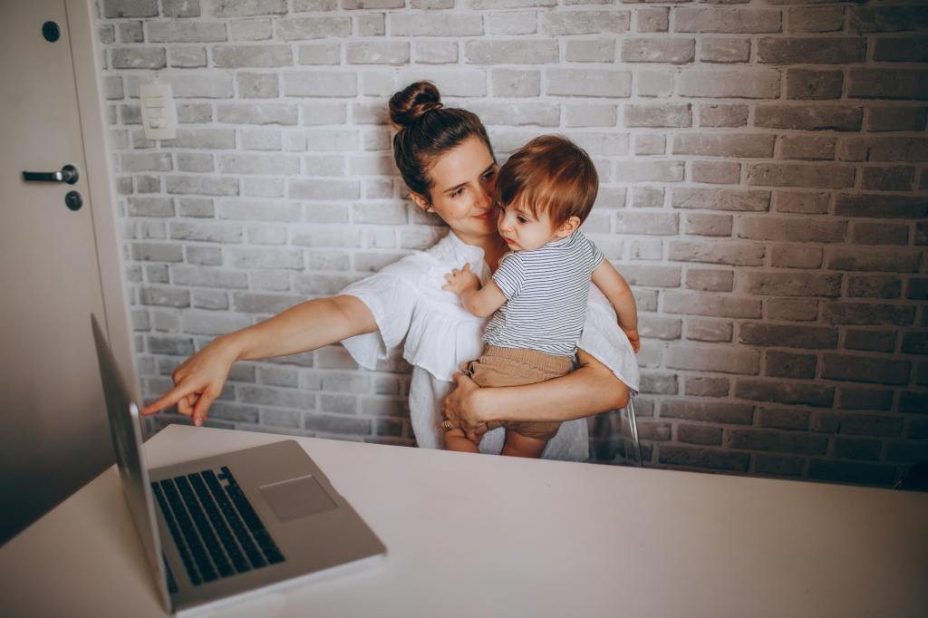 Thumbnail for Job vacancies surge and single mums find their way back to the workforce