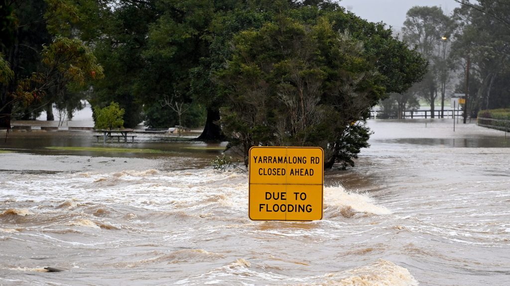 Thumbnail for Sydney gets a reprieve from flooding as rain heads for Qld border