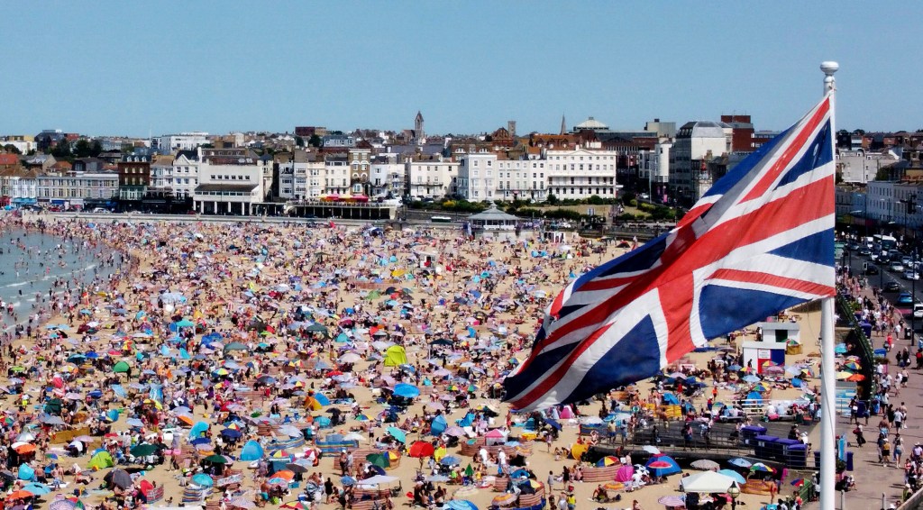 Thumbnail for Brits set to sizzle as mercury tipped to top a record 40C