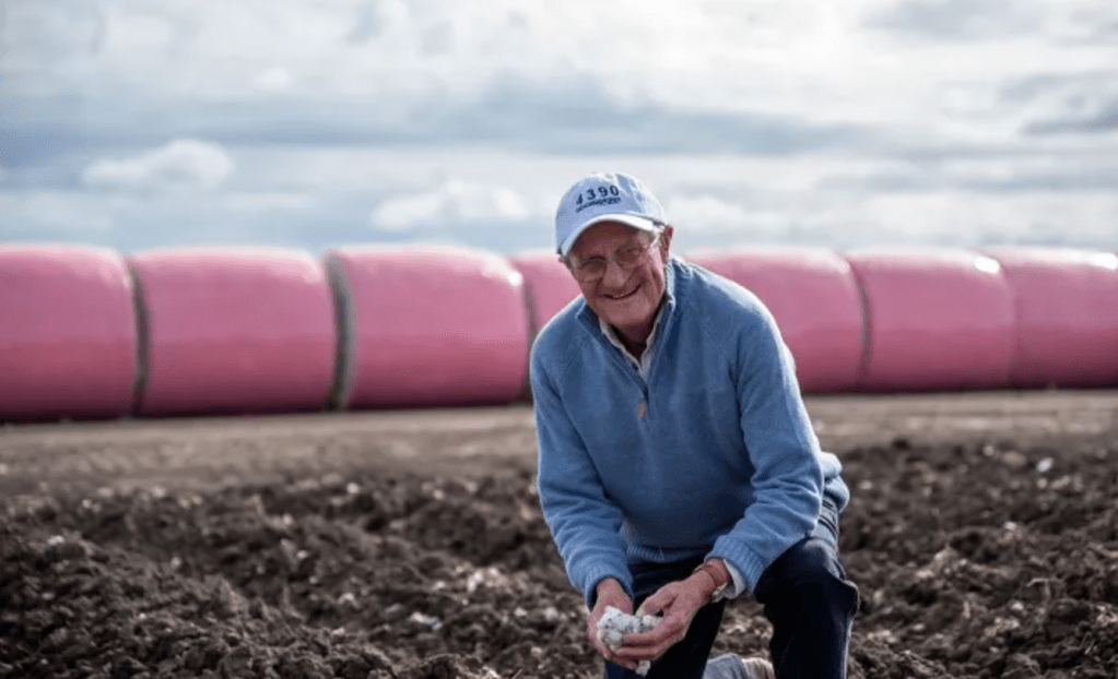 Cotton farmer Sam Coulton says the experiment using recycled cotton clothing is bearing fruit. (Image: Cotton Australia).
