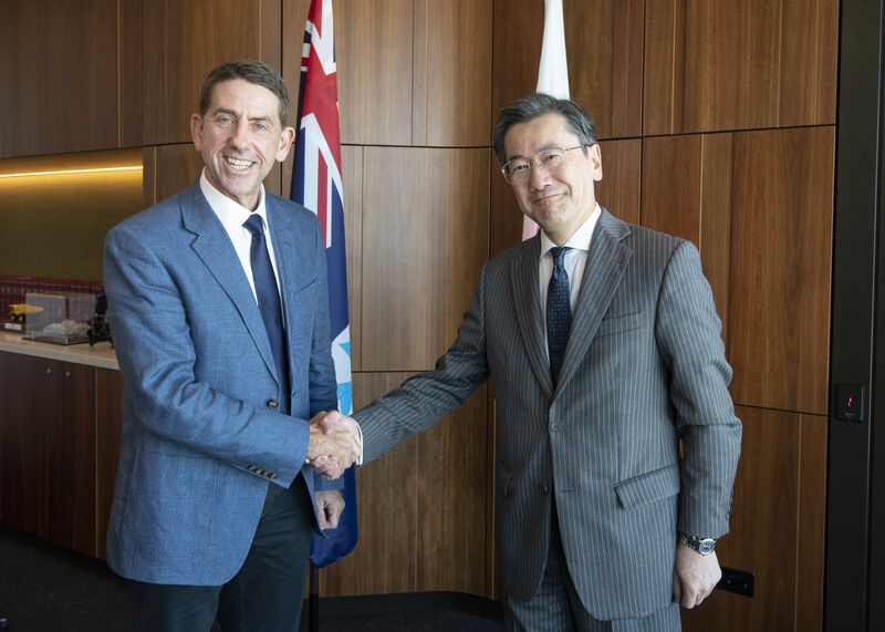 Treasurer Cameron Dick and Japan's ambassador patch over differences. (AAP image).