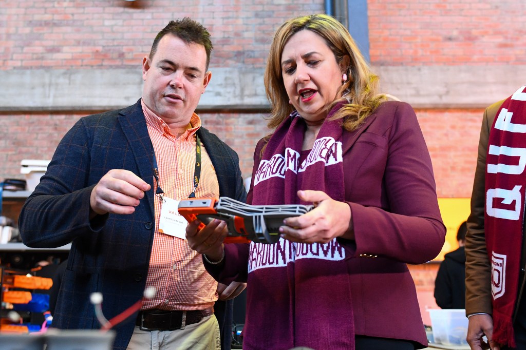 Premier Annastacia Palaszczuk, (right) tours sports tech company VALD with Laurie Malone (left).(AAP Image/Jono Searle)