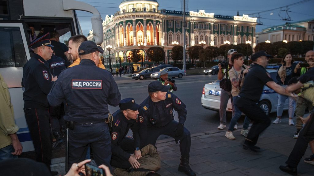 FILE Police detain demonstrators during a protest against mobilization in Yekaterinburg, Russia, Wednesday, Sept. 21, 2022. Russian President Vladimir Putin has ordered a partial mobilization of reservists in Russia, effective immediately. (AP Photo, File)